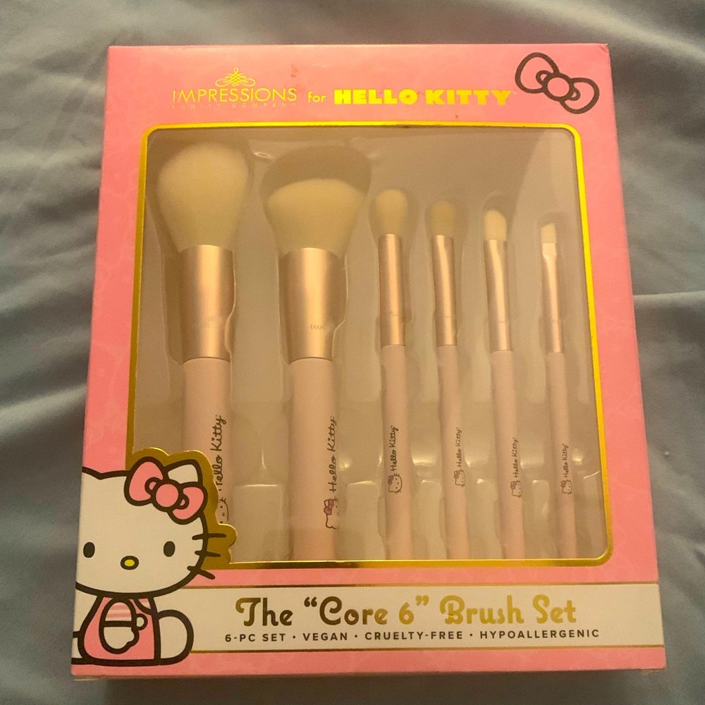 First impressions Hello kitty make up brushes